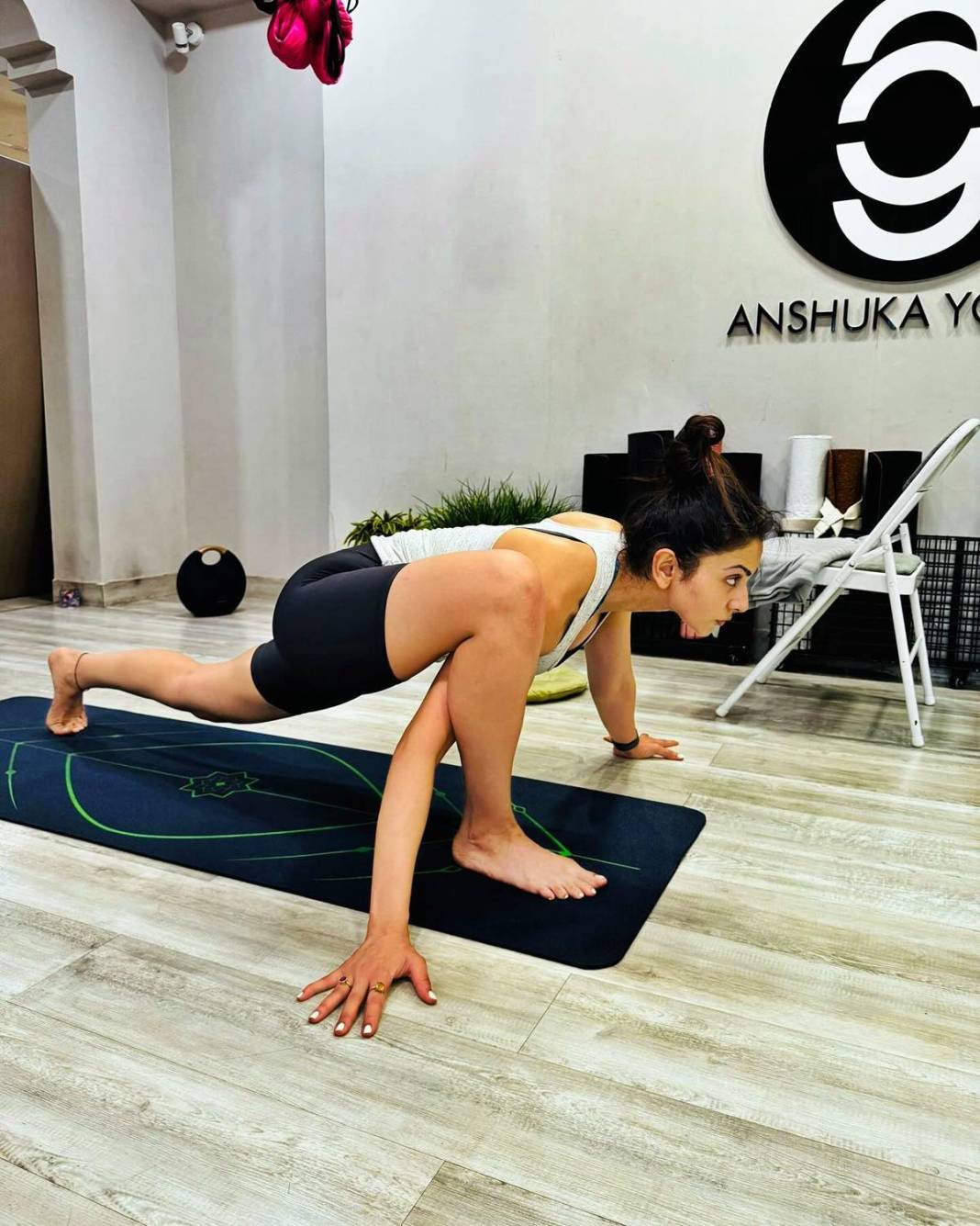 Ünlü oyuncu yürekleri ağza getirdi! Apar topar hastaneye kaldırıldı 1